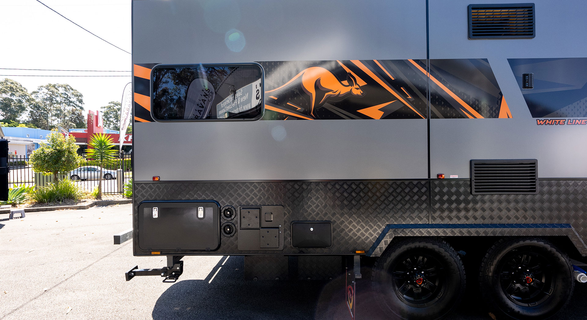 whiteline-tr_slider1