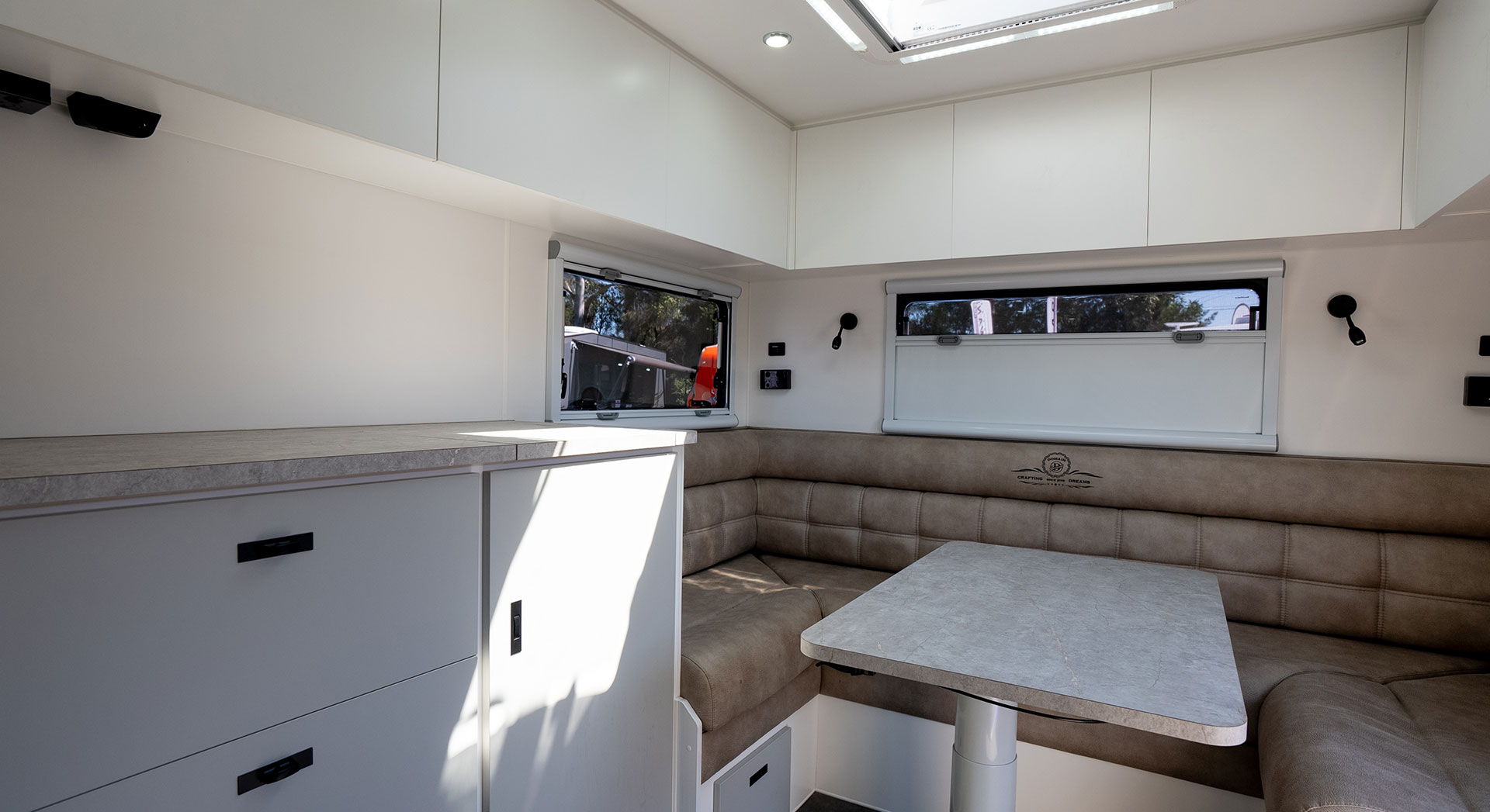 whiteline-tr_slider6