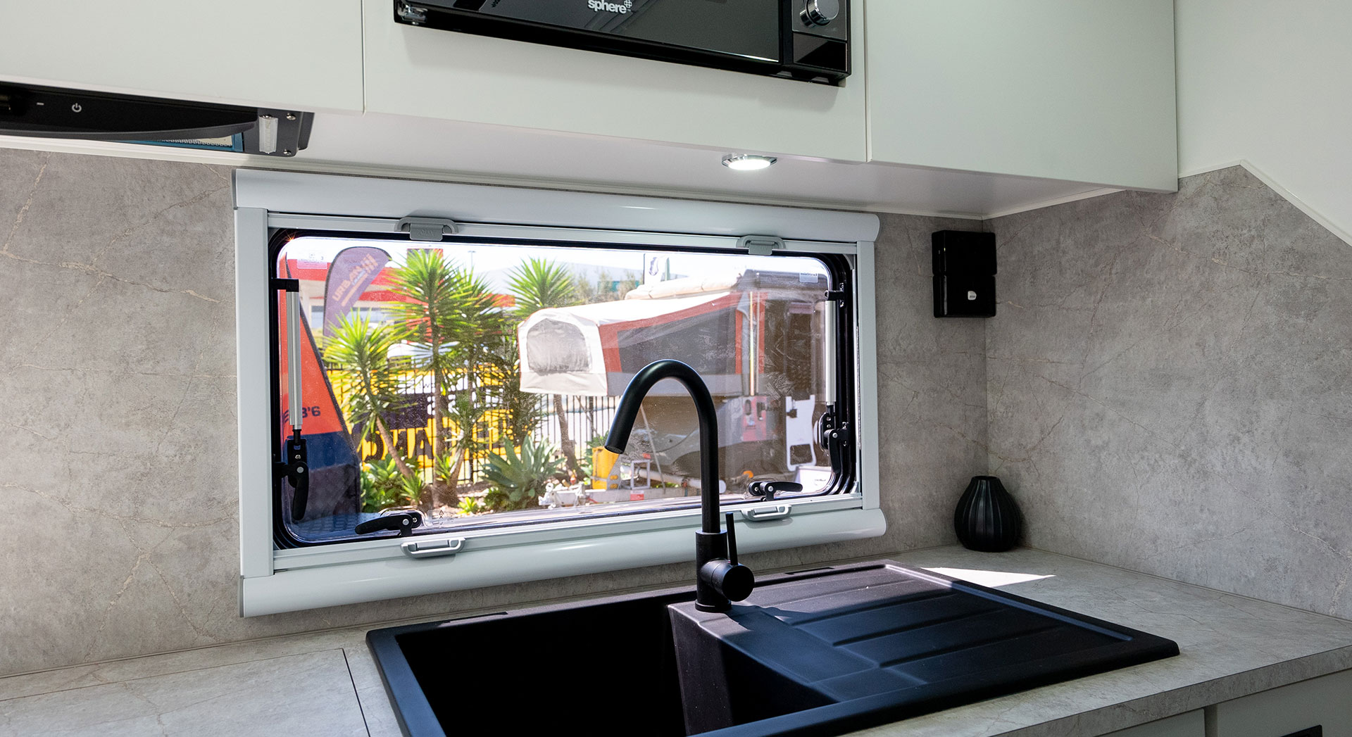 whiteline-tr_slider8